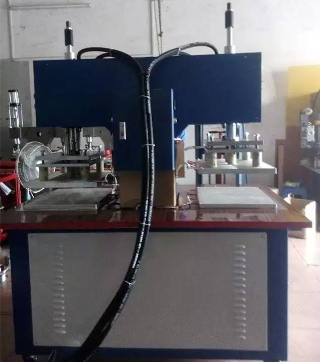 服裝3D凹凸壓花機(jī)